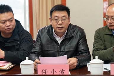 重庆工贸职业技术学院党委委员、教务处处长任小波主持理事会会议